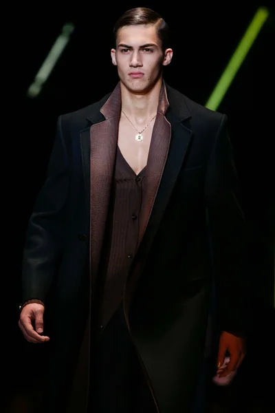 Look 90